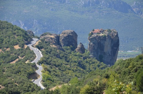 meteora-676770_1920.jpg